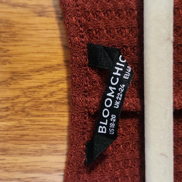 New without tags Thermal like faux wraparound top from Bloomchic size 18/20 - Picture 2 of 9